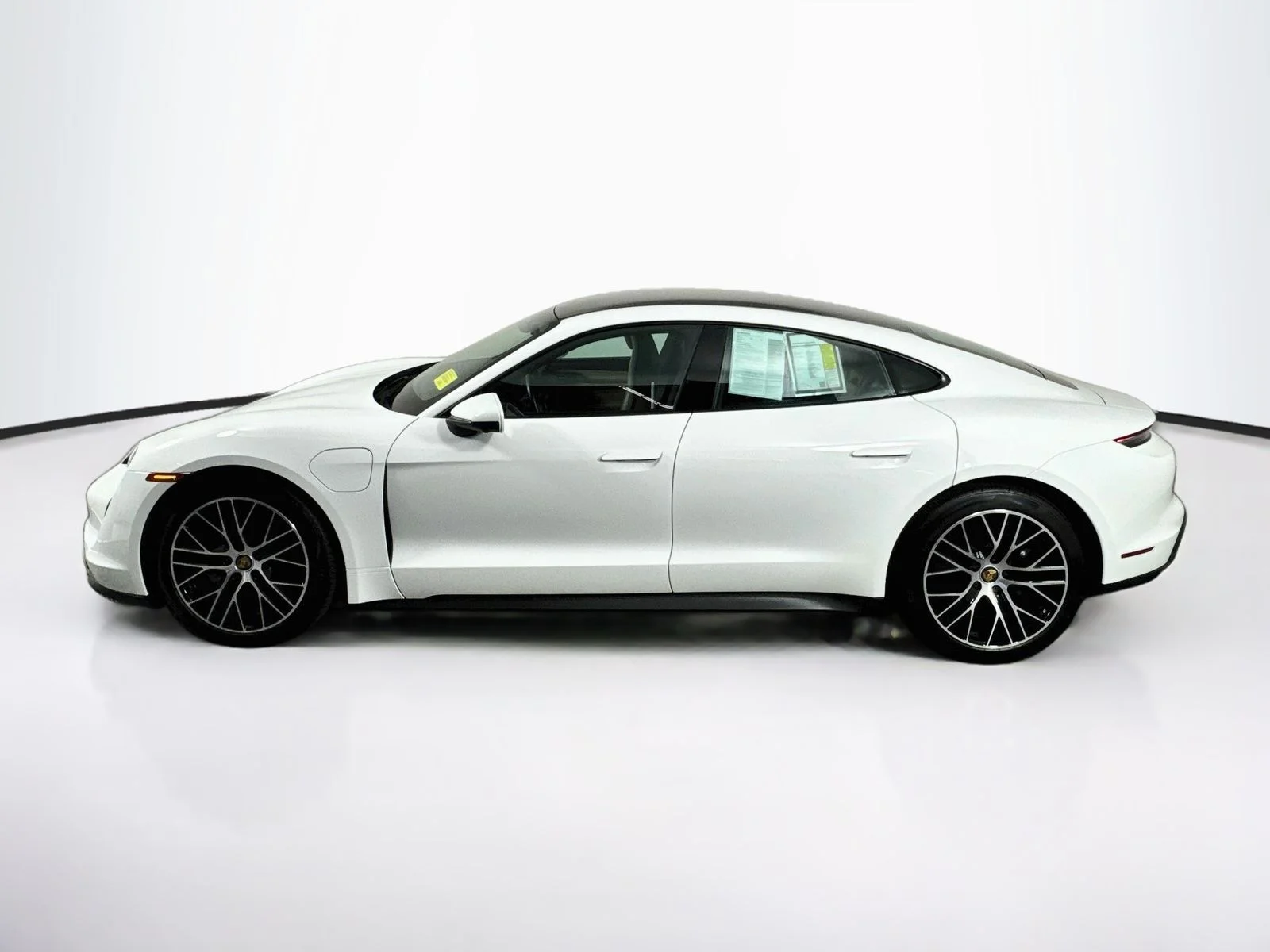 Used 2022 White Porsche Base image 3