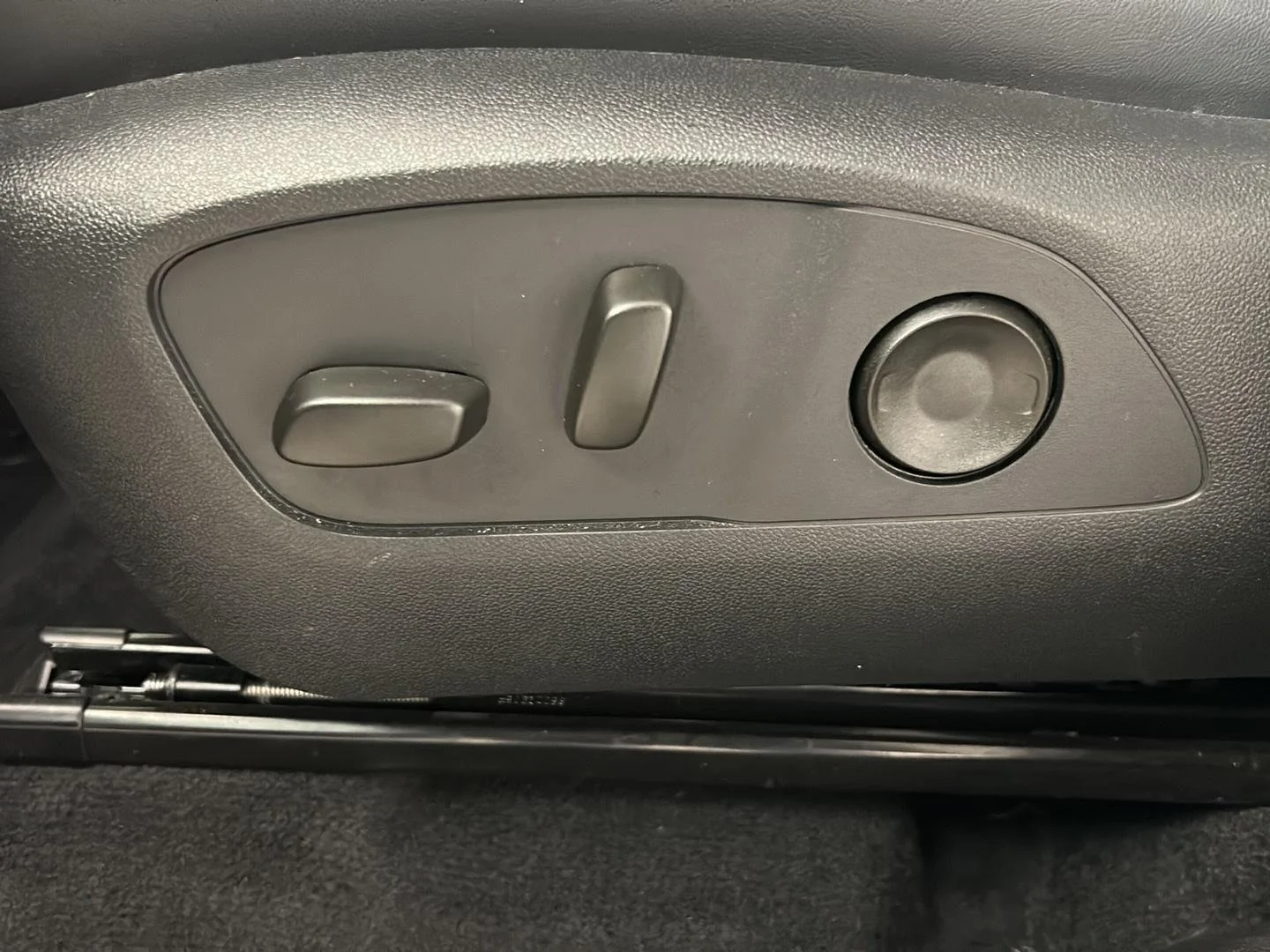 Used 2026 Glacier White Tricoat GMC AWD Elevation image 15