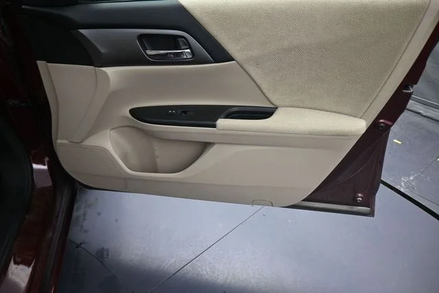 Used 2013  Honda LX image 13