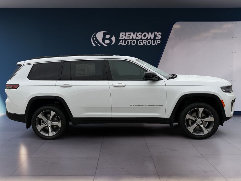 New 2026 Bright White Clear-Coat Exterior Paint Jeep Limited image 6