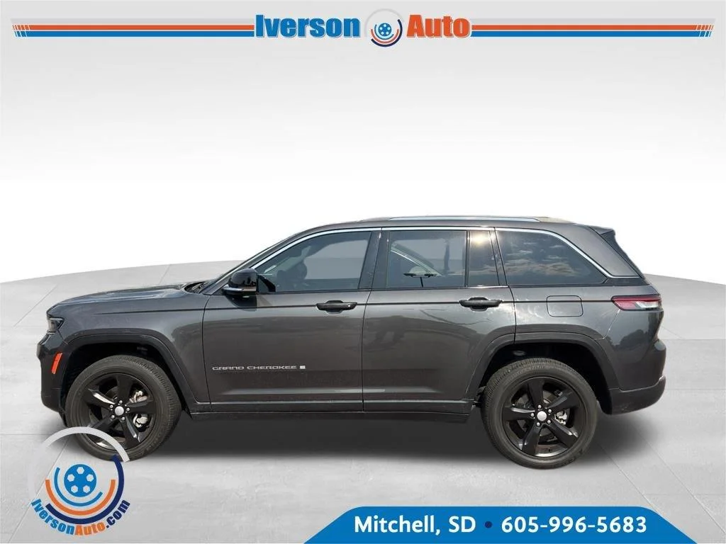 Used 2023 Gray Metallic Jeep Limited image 3
