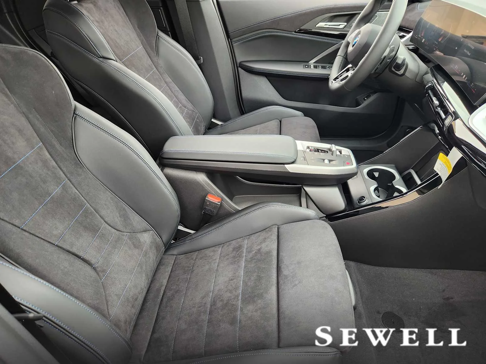 New 2026 Space Silver Metallic BMW xDrive28i image 5