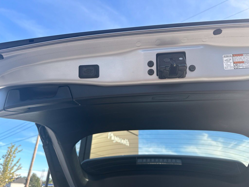 2020 Toyota RAV4 XLE - Photo 23