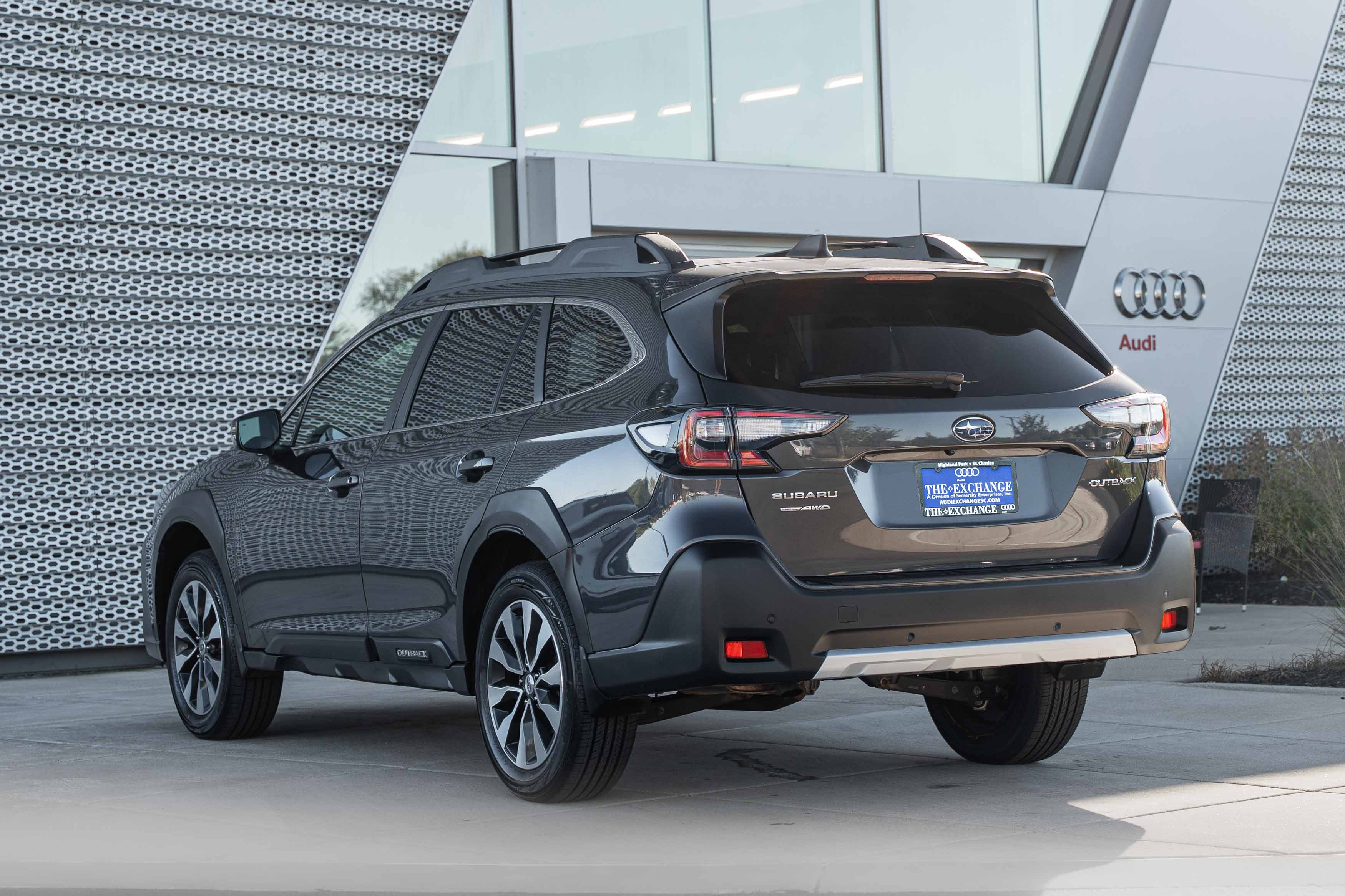 Used 2023 Magnetite Gray Metallic Subaru Limited image 5