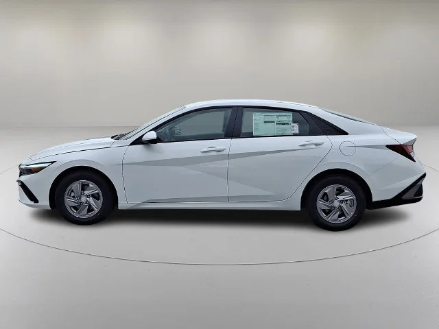 New 2026 White Hyundai SE image 4