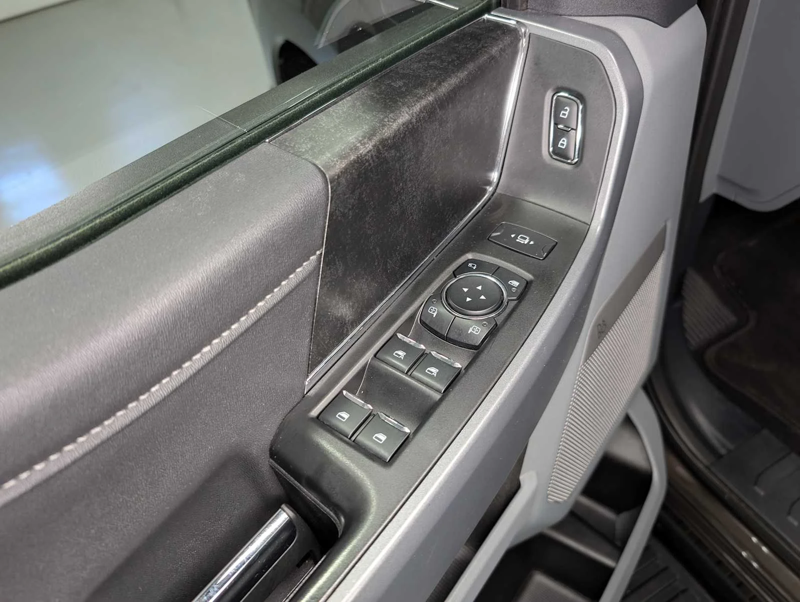 Used 2024 Darkened Bronze Ford XLT image 41