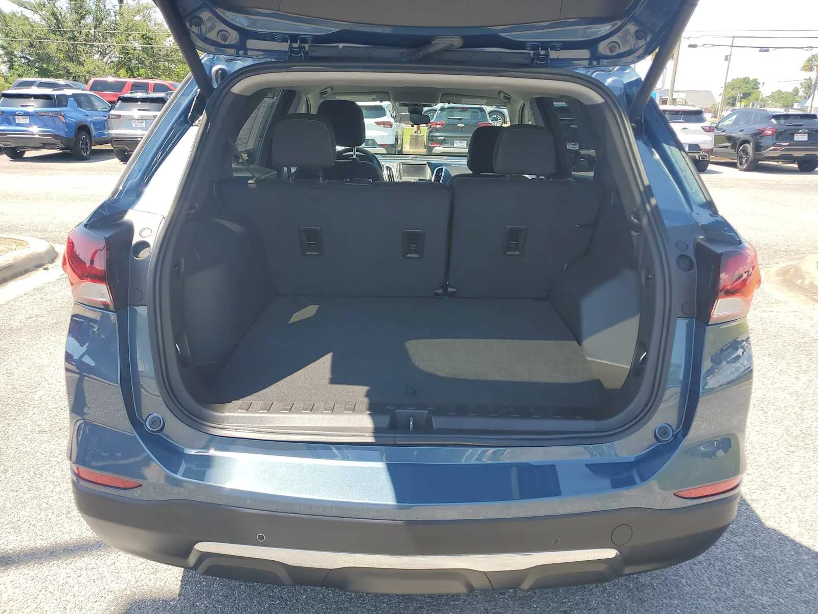 Used 2024 Lakeshore Blue Metallic Chevrolet LT image 5