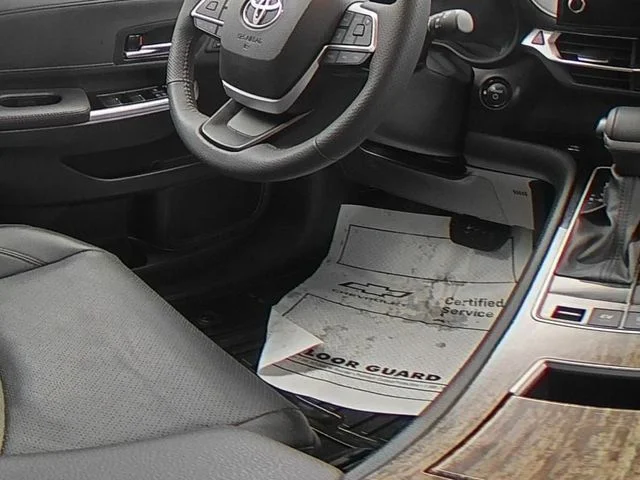 2025 Toyota Sienna Platinum - Photo 38