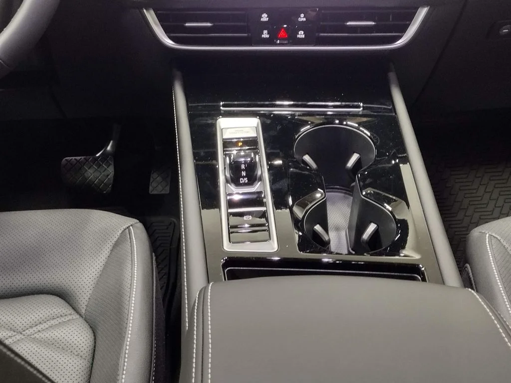 New 2026 Black Volkswagen 2.0T SE w/Technology image 39