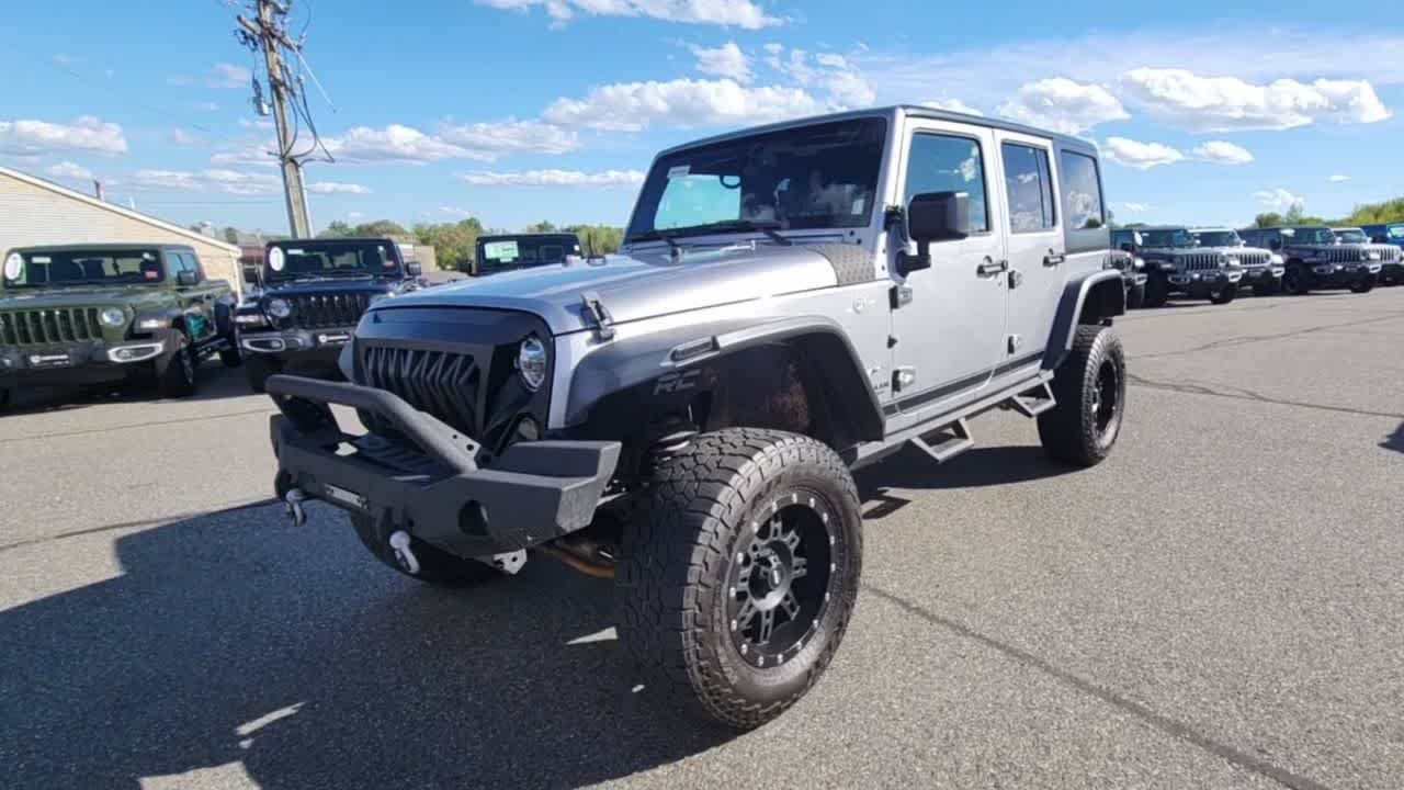 Used 2016 Silver Jeep Sahara image 4