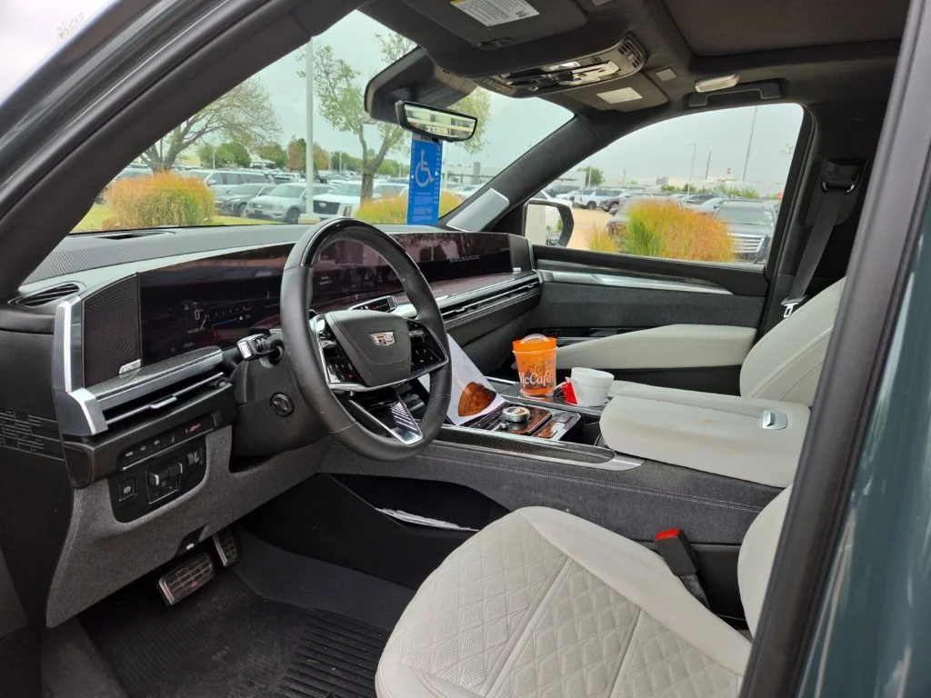 Used 2025 Green Cadillac V-Series image 9