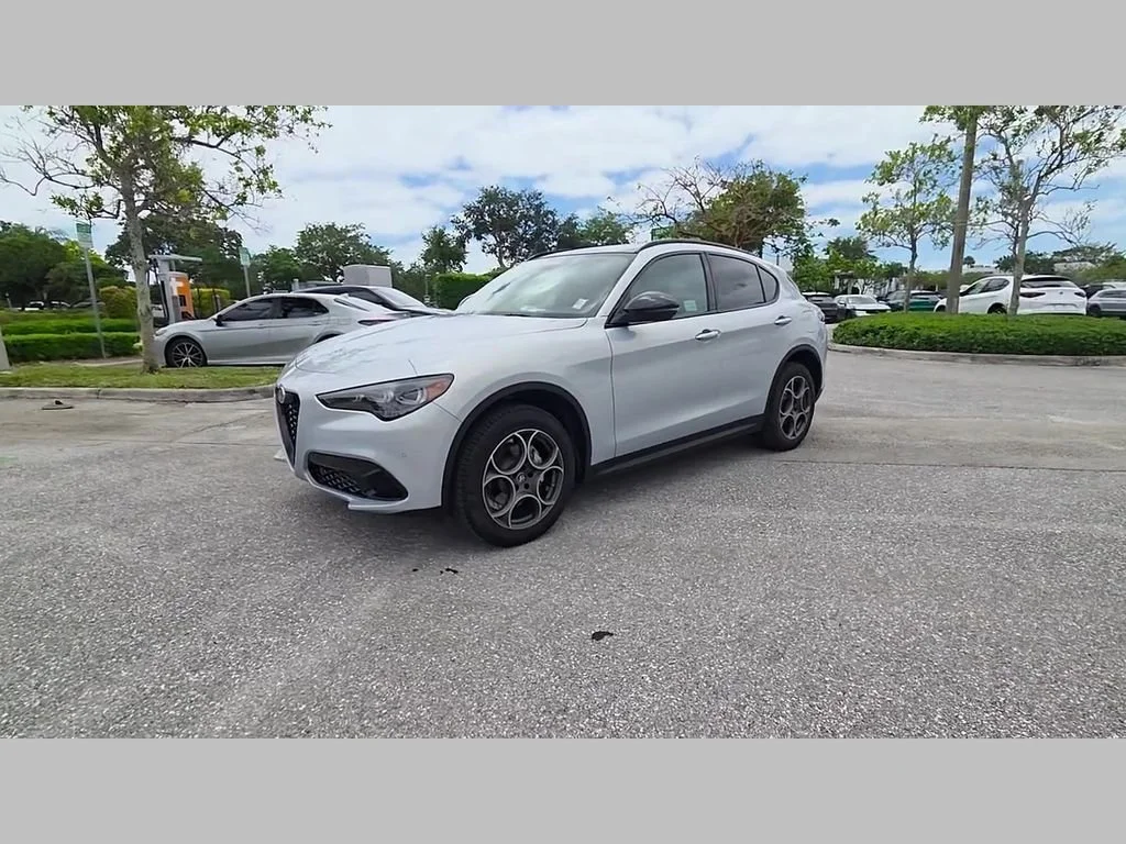New 2025 Moonlight Gray Metallic Alfa Romeo Base image 36