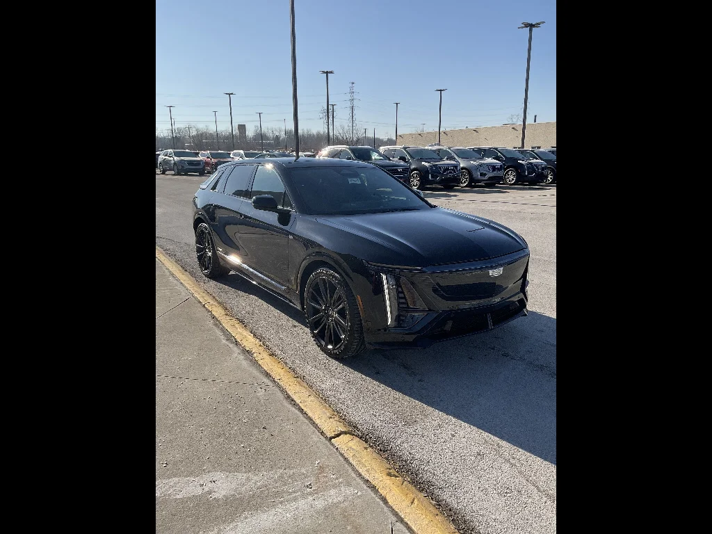 2026 Cadillac LYRIQ V Premium - Photo 8