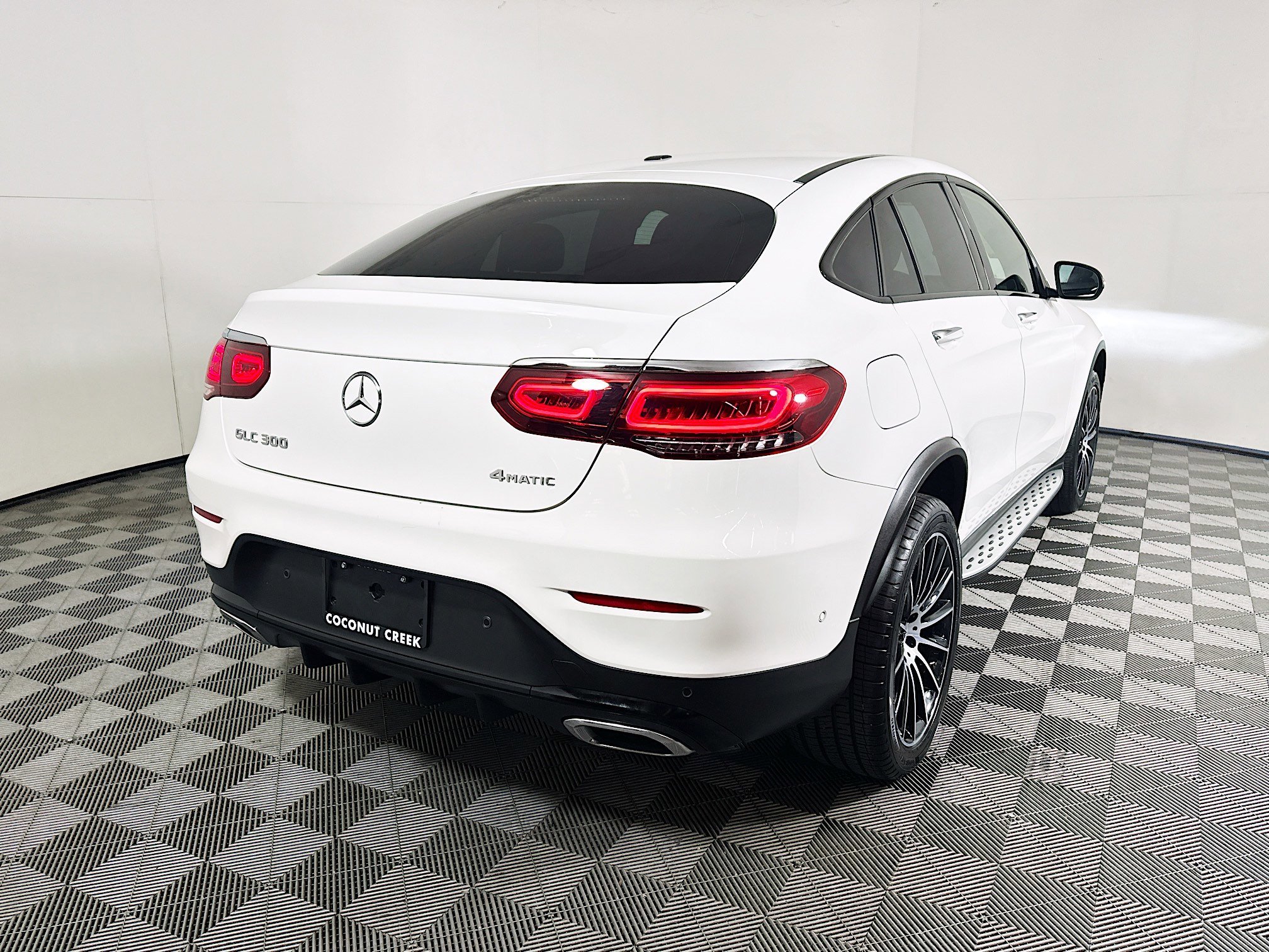 2023 Mercedes-Benz GLC thumbnail 5