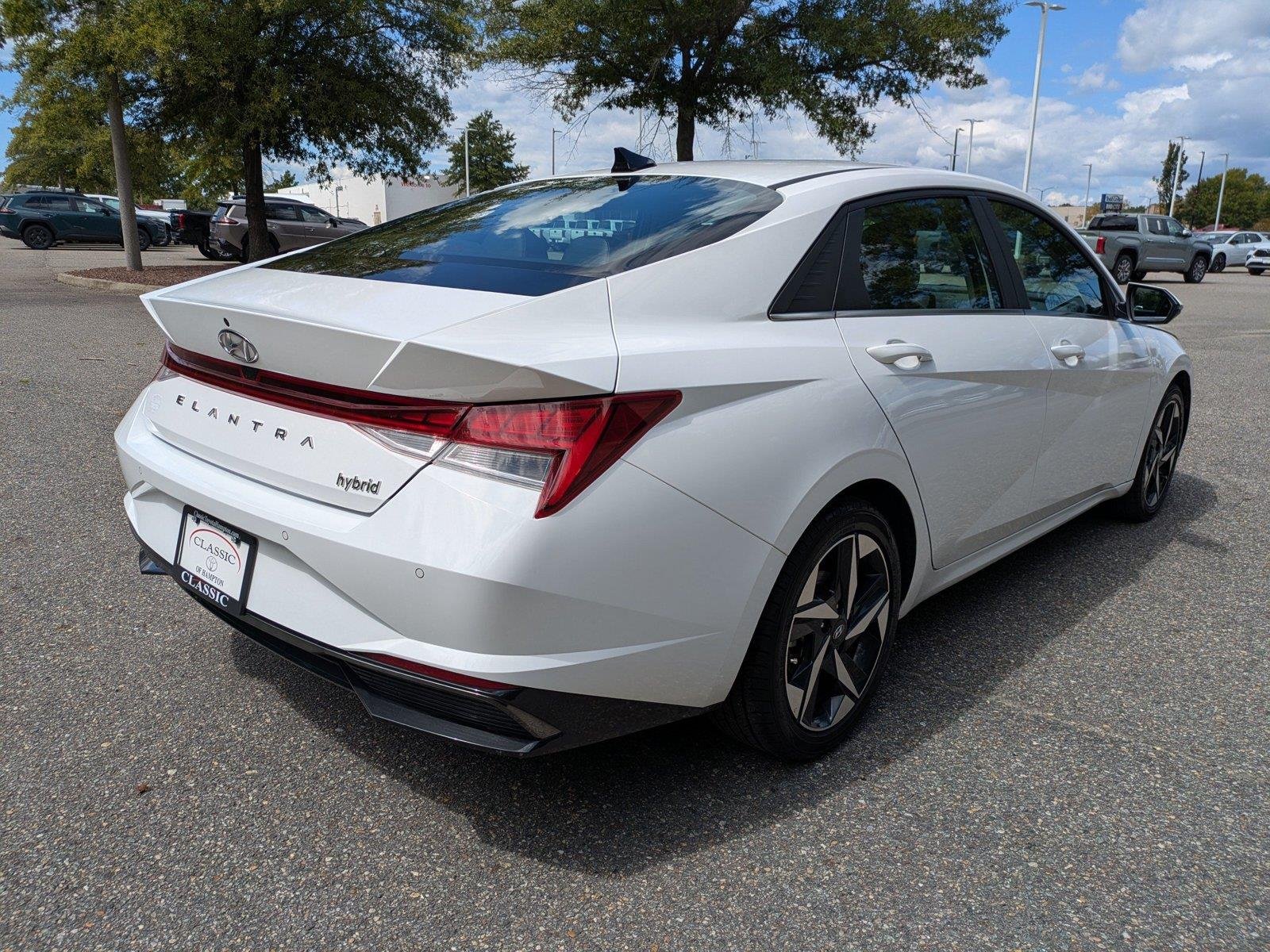 Used 2023 Lunar White Hyundai Limited image 4