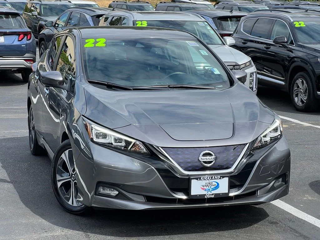 2022 Nissan Leaf SV's photo