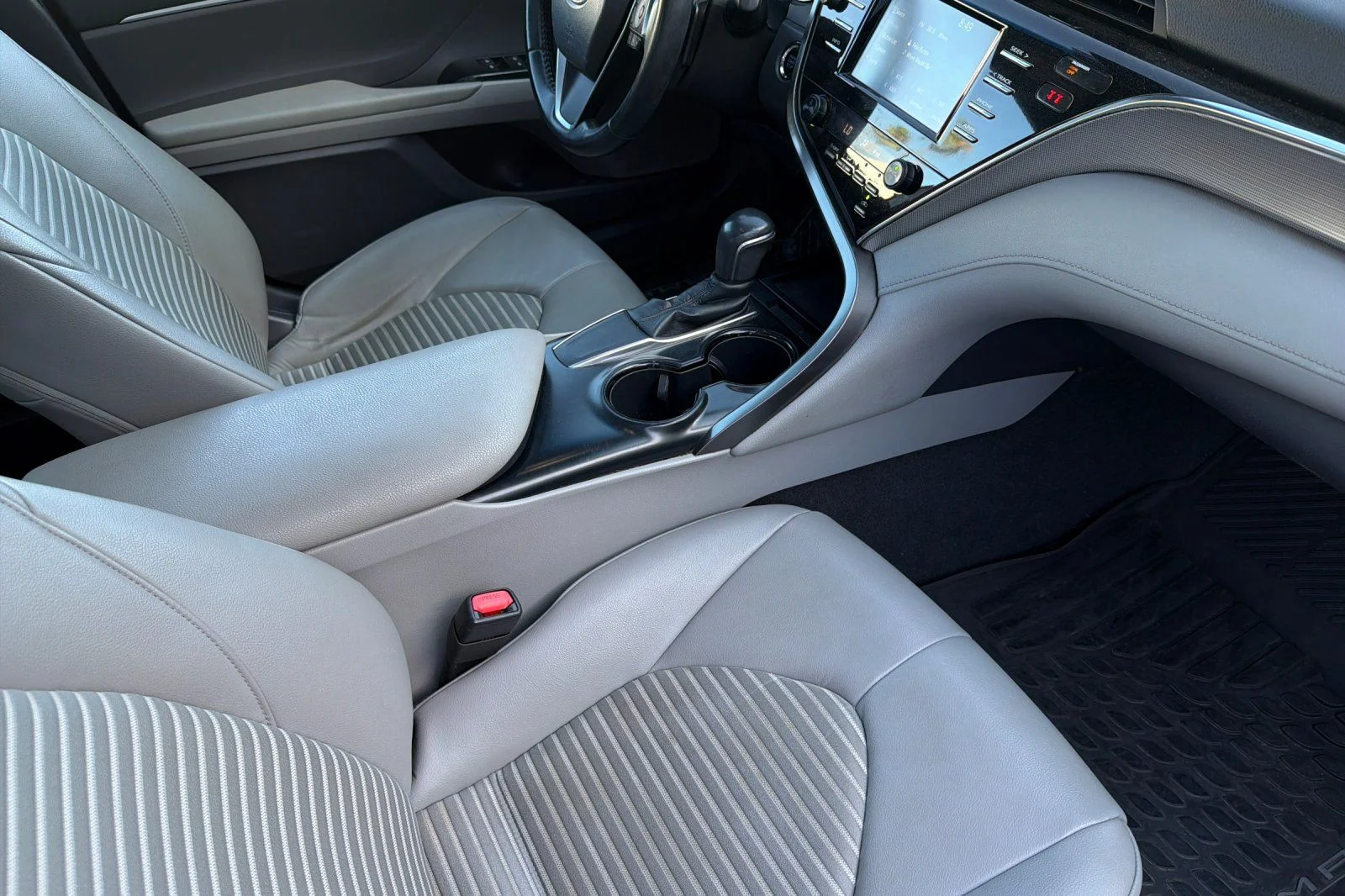 Used 2018 Gray Toyota SE image 17