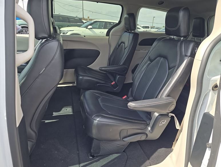 Used 2024 White Chrysler Touring L image 6