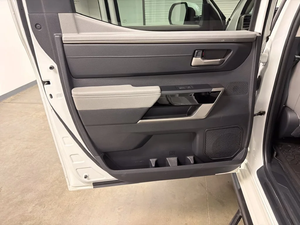 Used 2022 Off-white Toyota Limited image 31