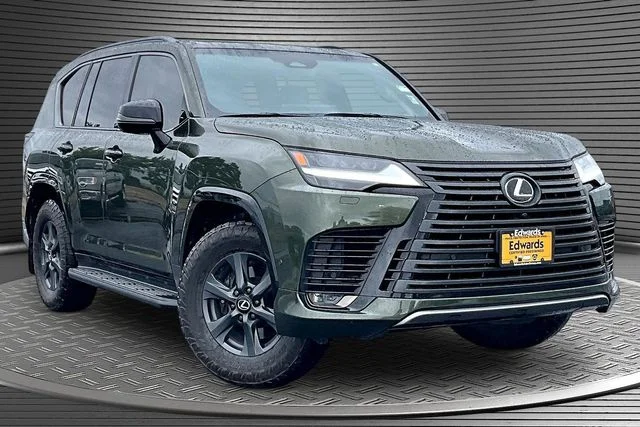 Used 2025 Green Lexus 700h Overtrail image 3
