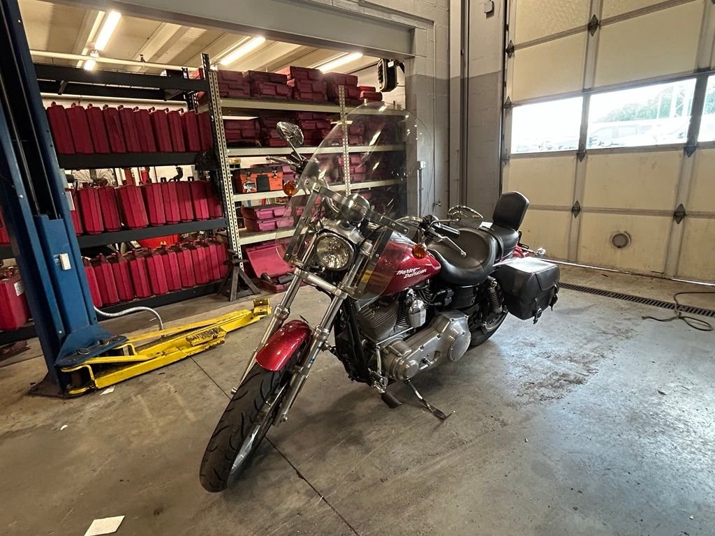 Used 2004 Red Harley-Davidson  image 1