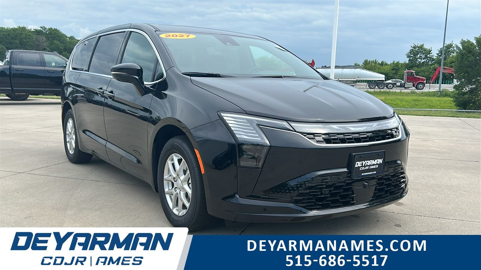 2027 Chrysler Pacifica Select's photo