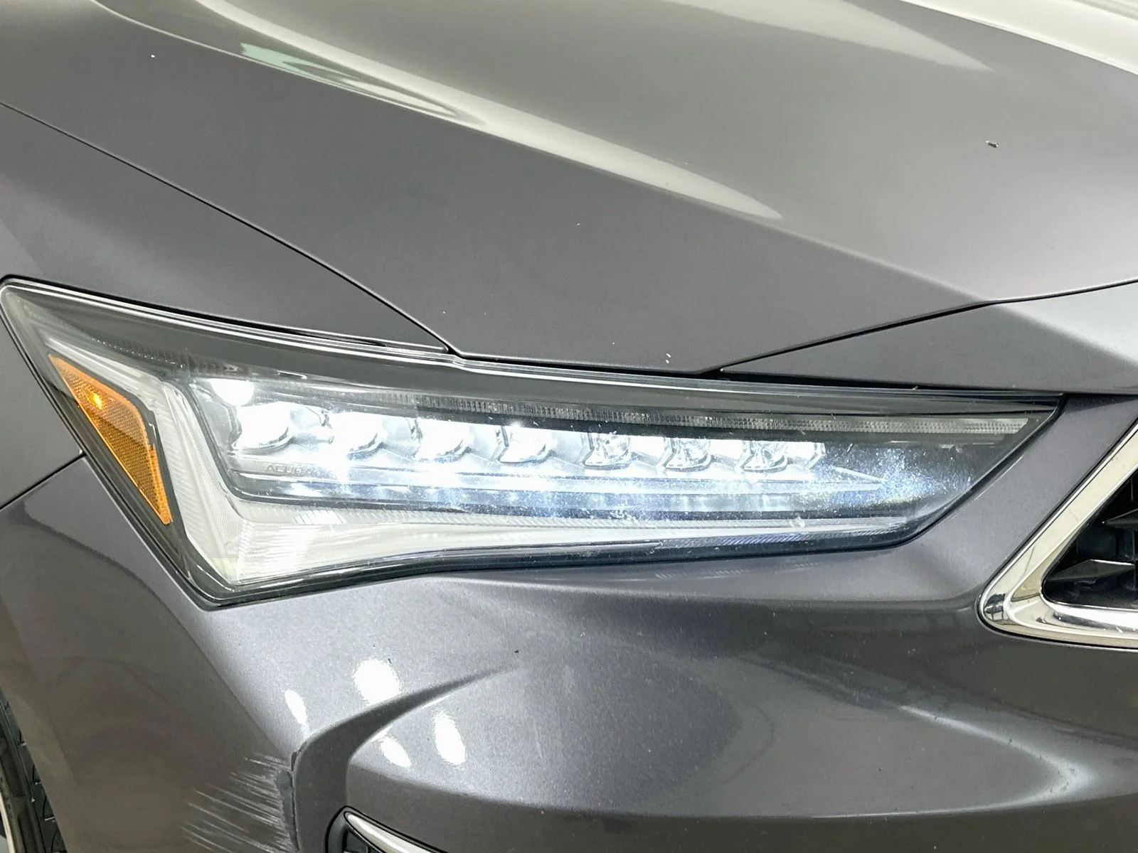 Used 2019  Acura  image 9