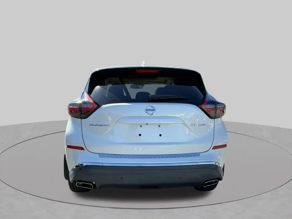 Used 2022 White Nissan SL image 7