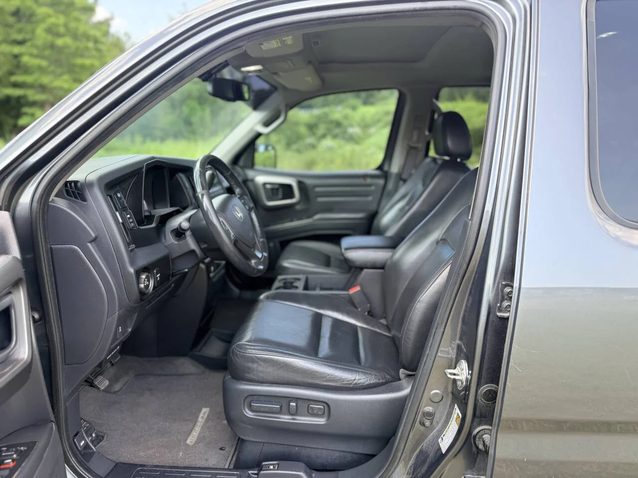 Used 2013 Gray Honda RTL 4x4 4dr Crew Cab image 13