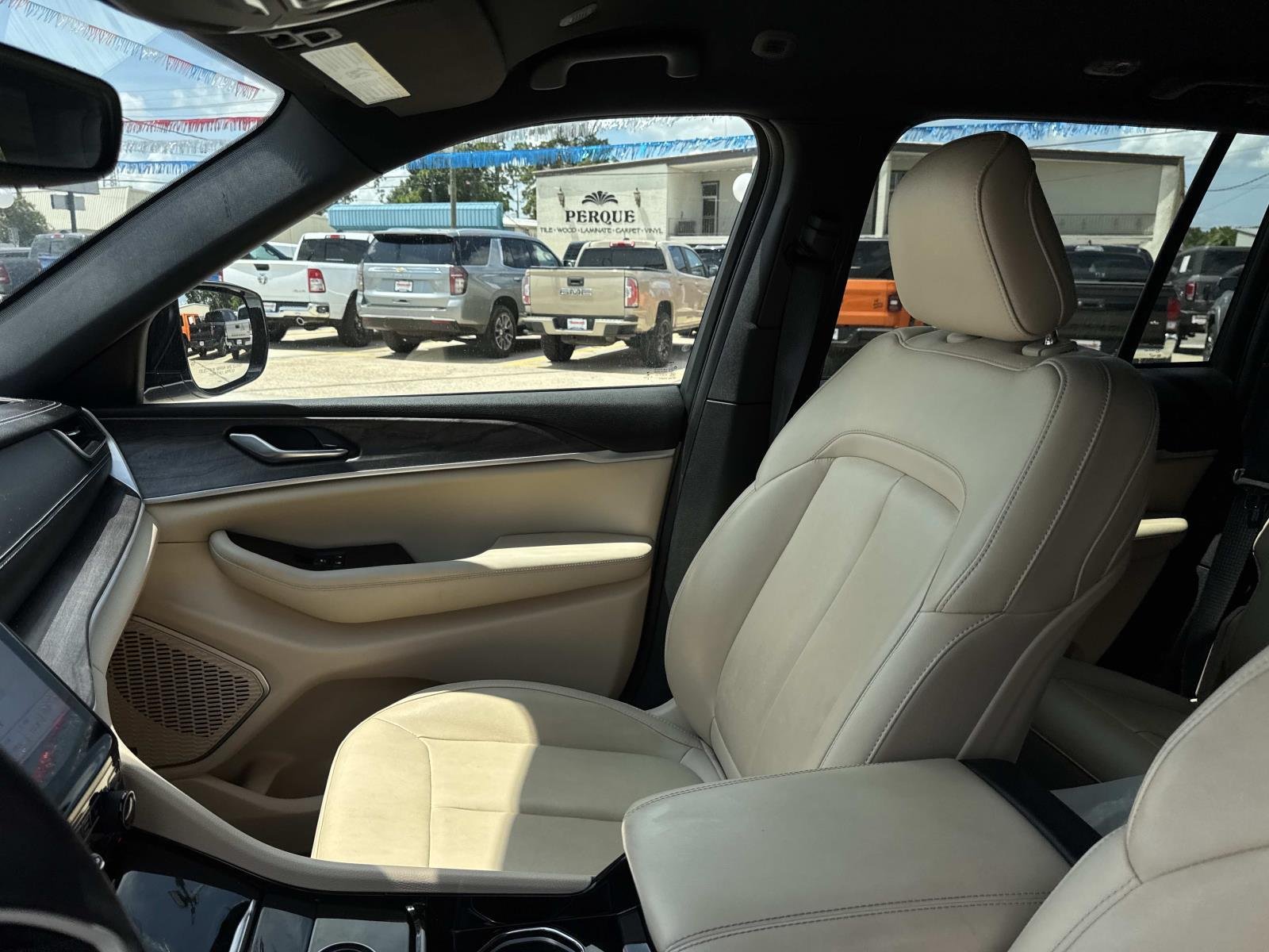 Used 2023 Bright White Clearcoat Jeep Limited image 15