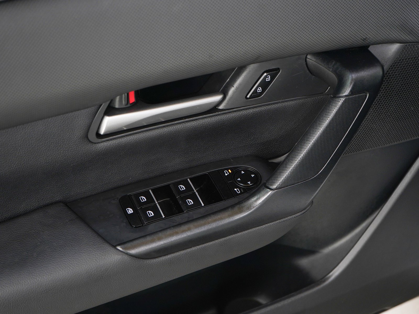 Used 2025 Wind Chill Pearl Mazda 2.5 S Preferred Package image 21