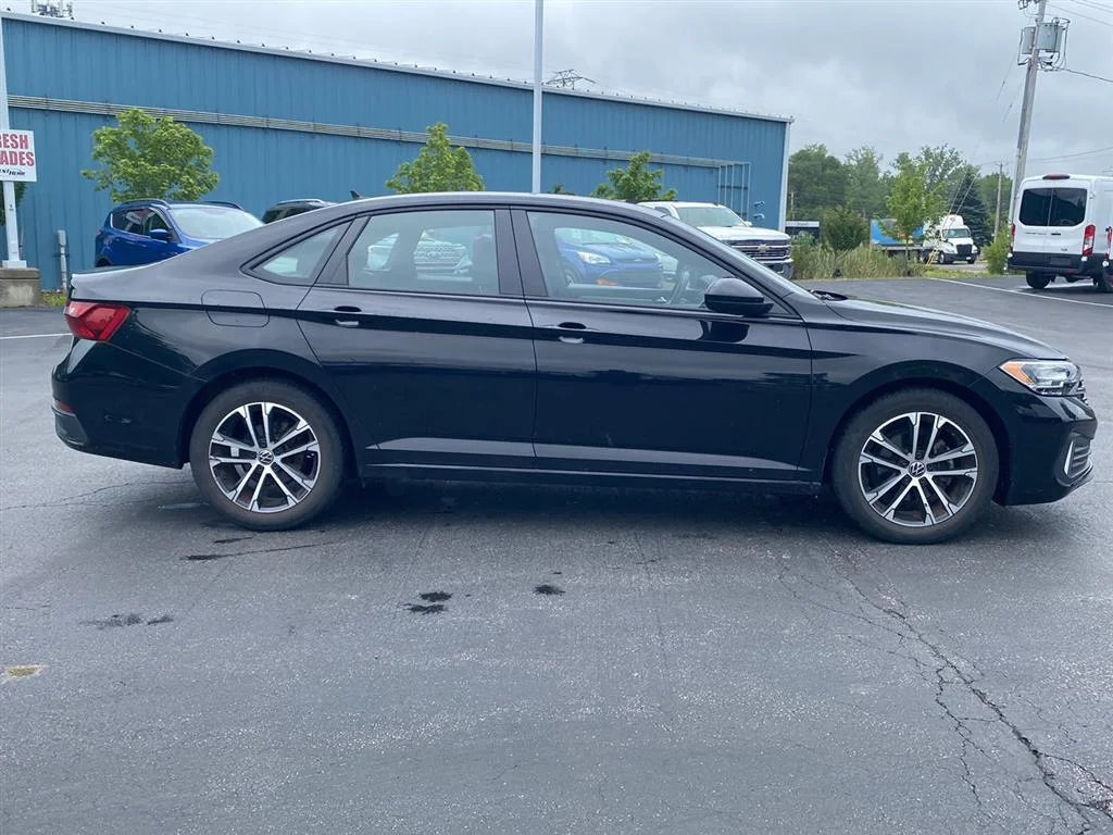 Used 2022 Deep Black Pearl Volkswagen Sport image 11