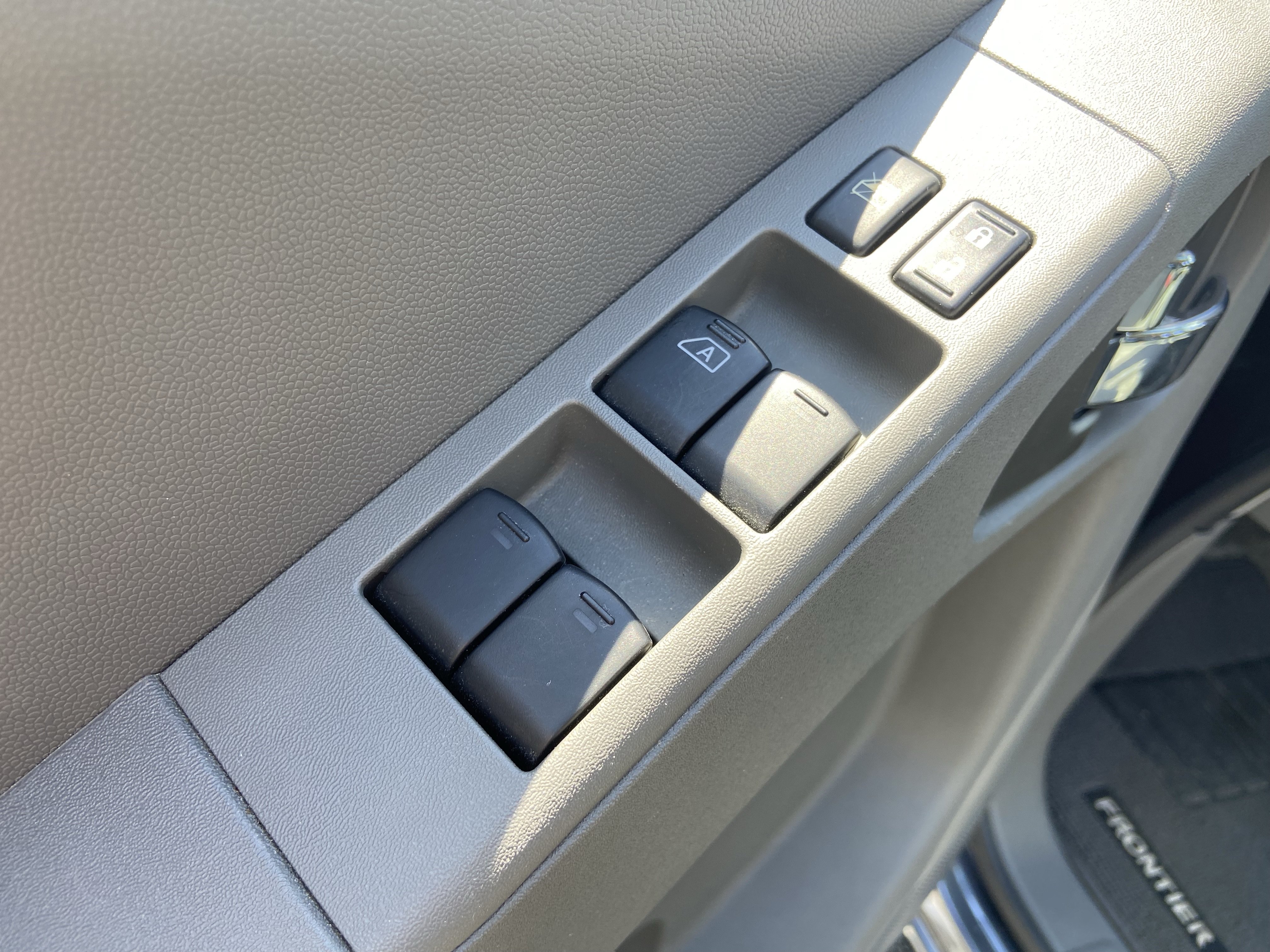 Used 2018 Gun Metallic Nissan SV V6 image 10