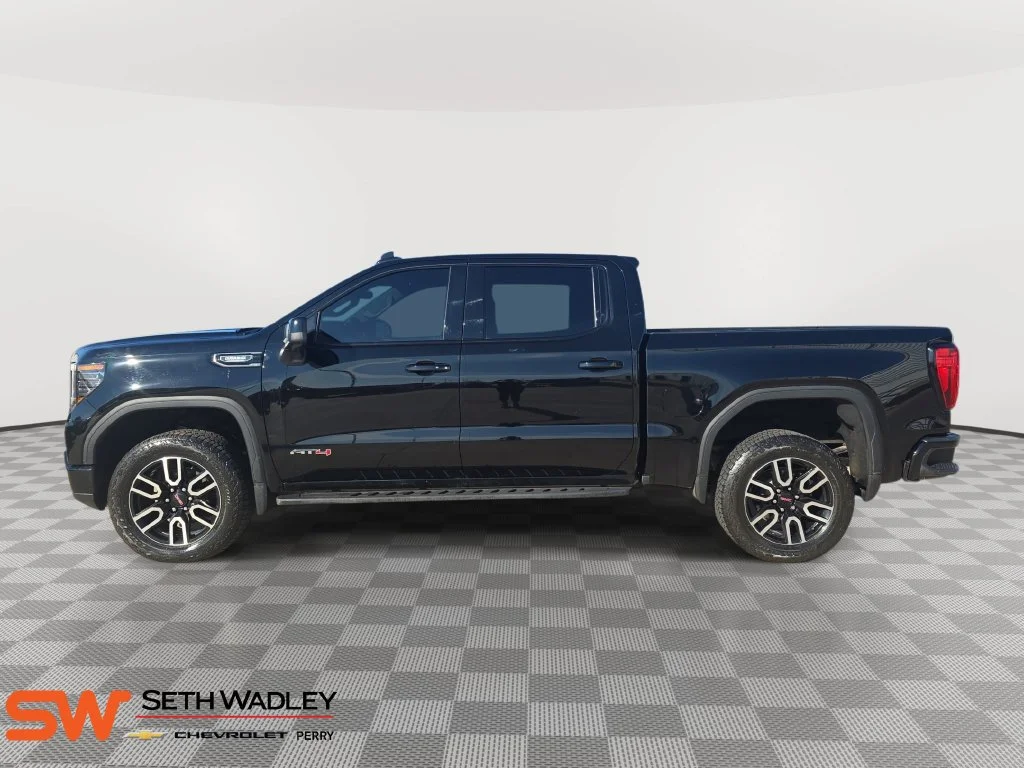 Used 2025 Onyx Black GMC AT4 image 4