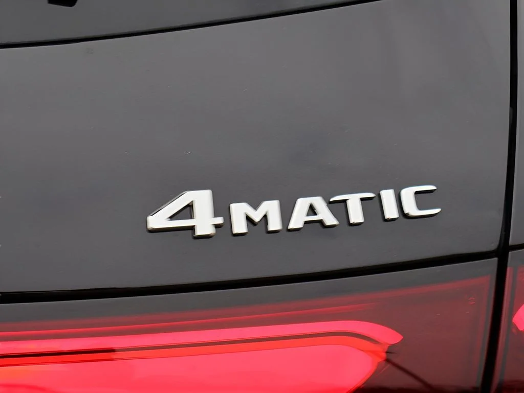 New 2026 Obsidian Black Metallic Mercedes-Benz GLC 300 image 9