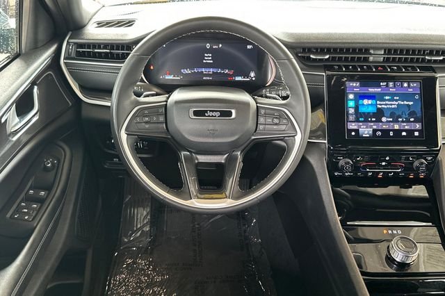 Used 2023 Red Jeep Altitude image 16
