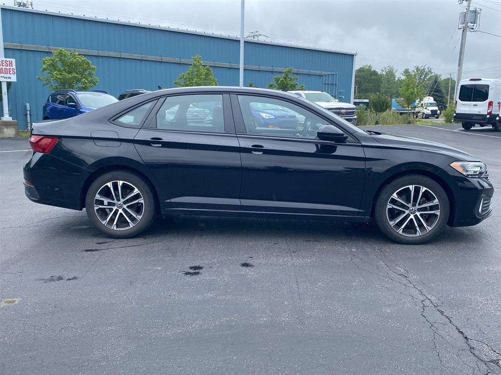 Used 2022 Deep Black Pearl Volkswagen Sport image 11