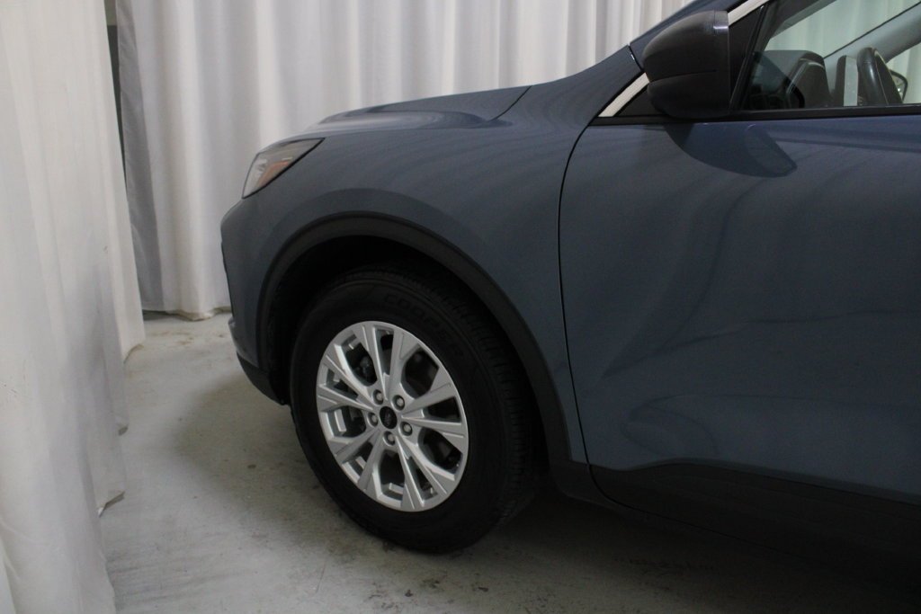 Used 2023 Vapor Blue Ford Active image 29