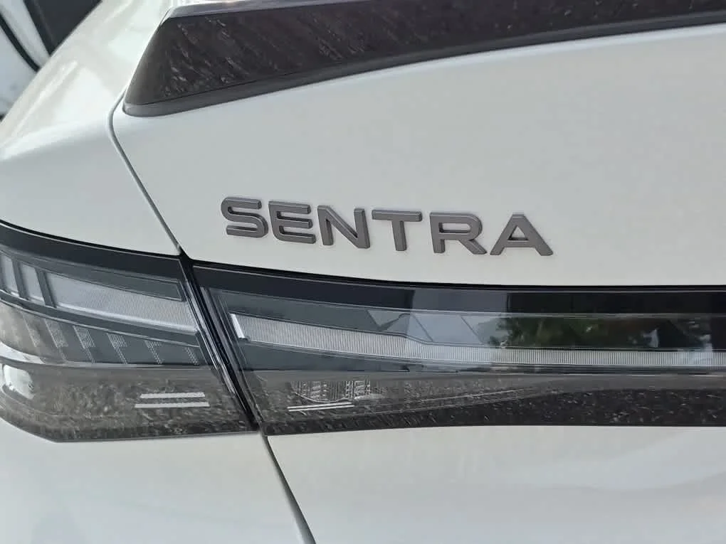 New 2027 Aspen White Tricoat/Super Black Nissan SR image 20