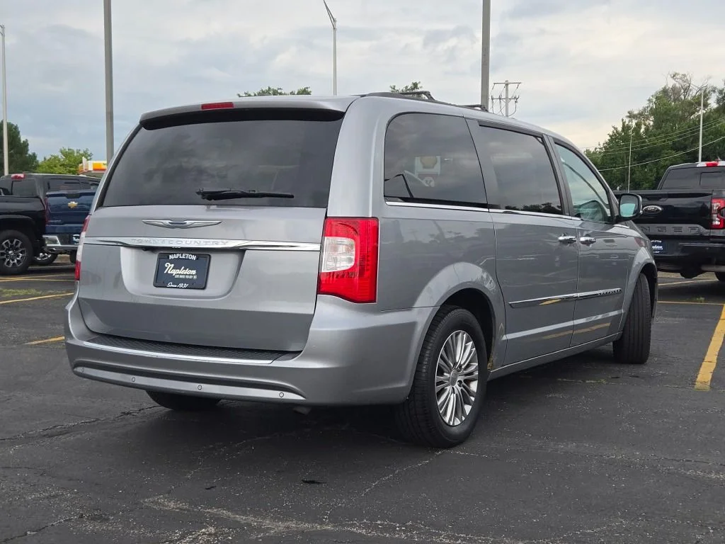 Used 2013 Silver Chrysler Touring-L image 12