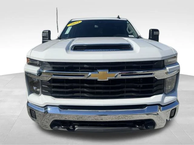 Used 2025 White Chevrolet LT image 2