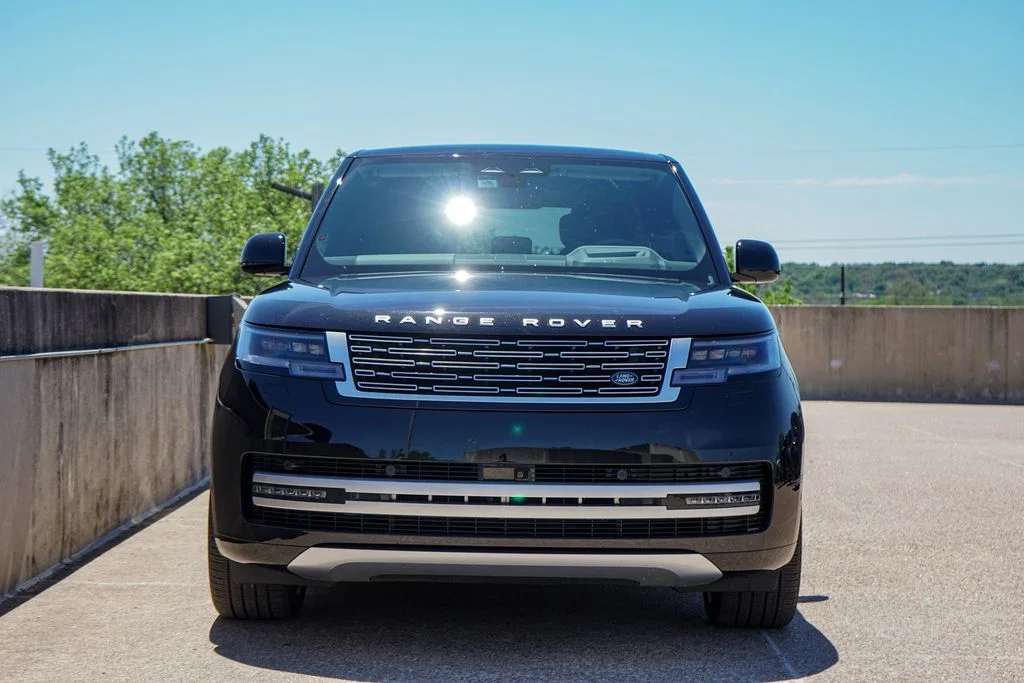 Certified Used 2025 Black Land Rover Autobiography image 4