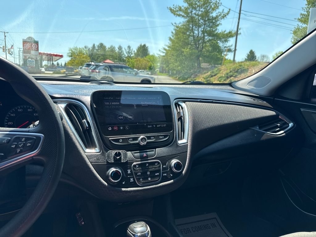Used 2019 Silver Chevrolet LT image 18