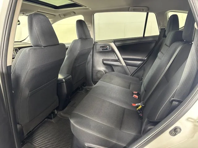 Used 2018 Super White Toyota XLE image 12