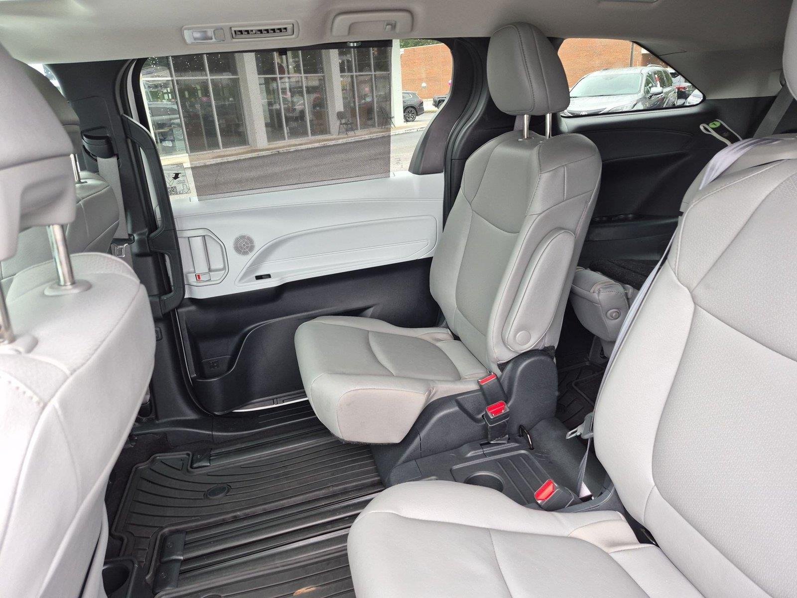 Used 2025 Wind Chill Pearl Toyota XLE image 32