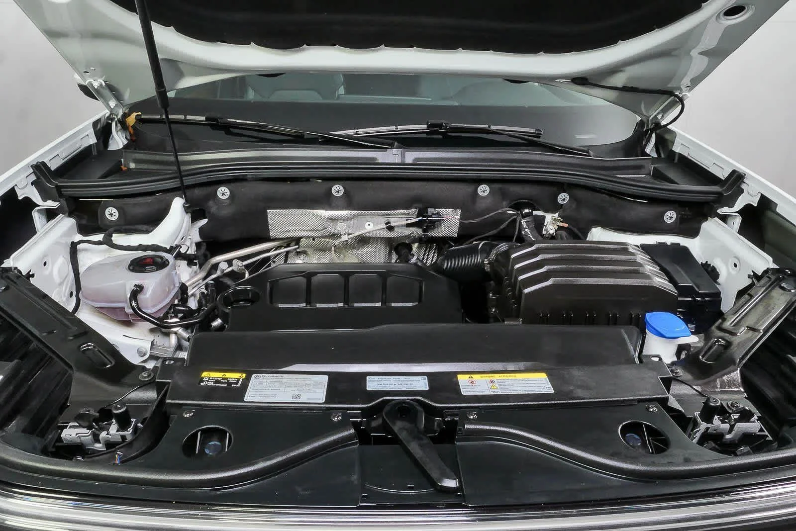 Certified Used 2025  VOLKSWAGEN SE image 33