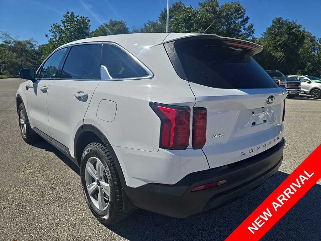 Used 2021  Kia LX image 4