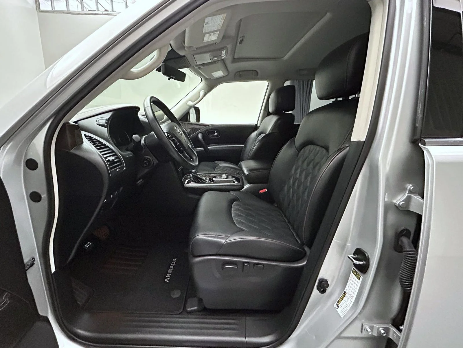 Used 2021 Silver Nissan Platinum image 10