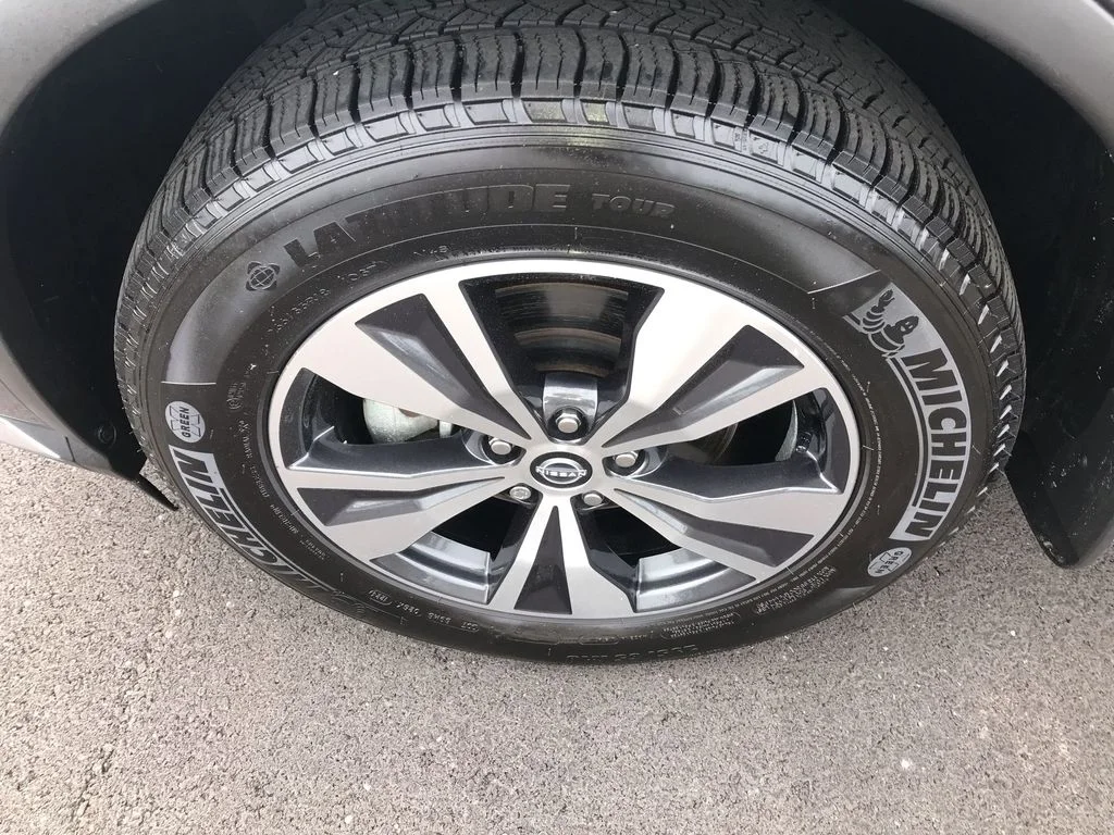 Used 2024 Gray Nissan SV image 10