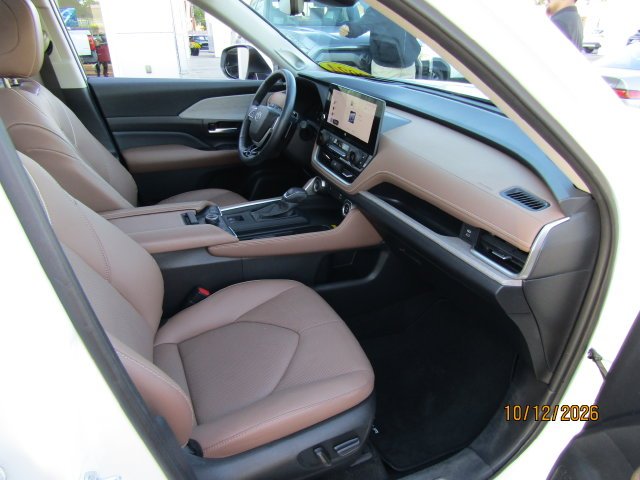 Certified Used 2024 Pearl Toyota Platinum image 29
